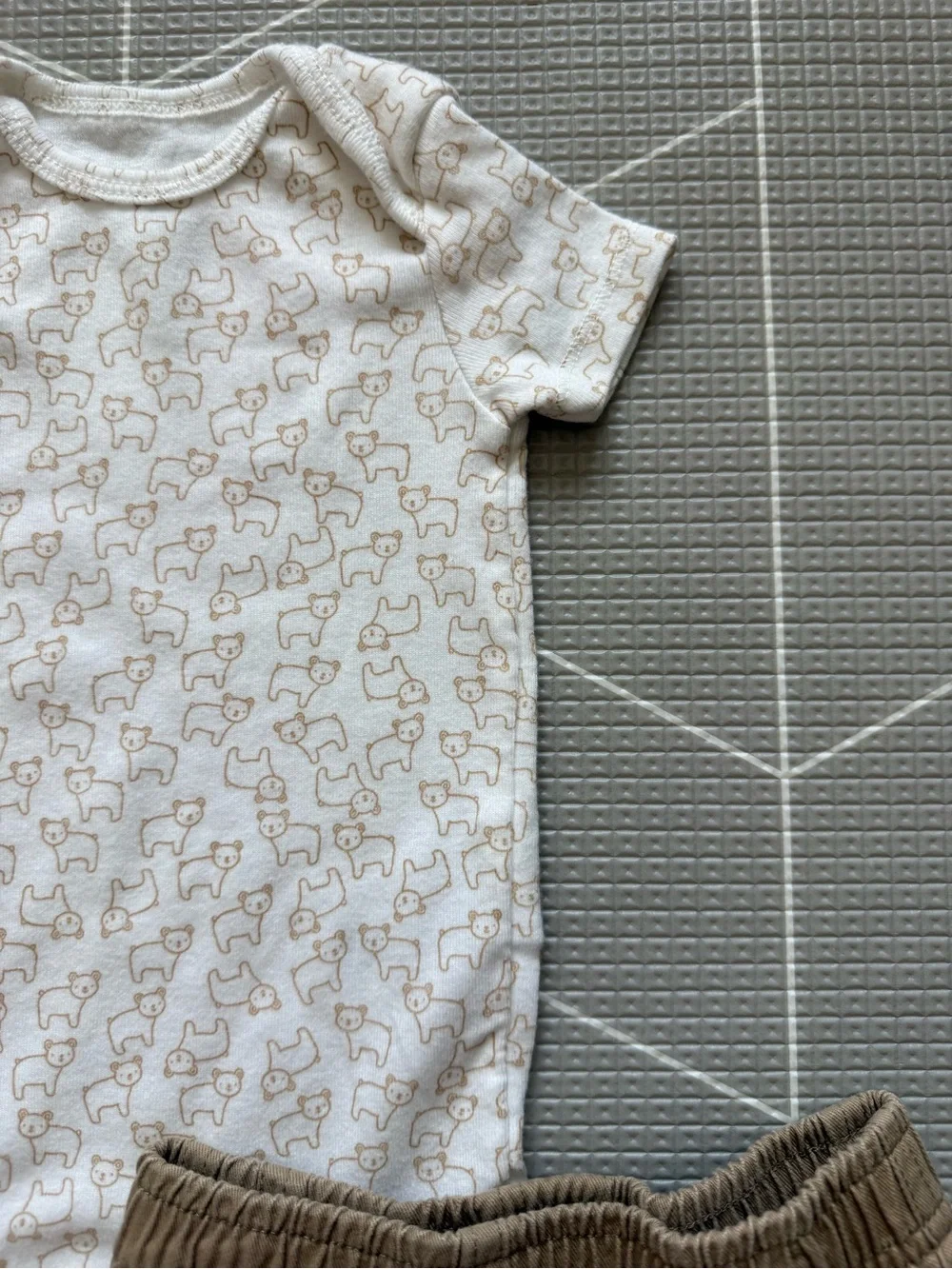 Wrangler|Baby boy set,Khaki Elastic Waist Pants & white bear print onesie•6-9M
